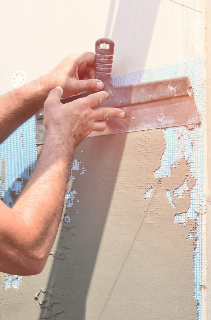 reformas en lleida - reformas en lleida,empresa de reformas en Lleida,reformas de pisos y locales,Reformas el jighi Hands of an old manual worker with wall plastering tools renovating house
